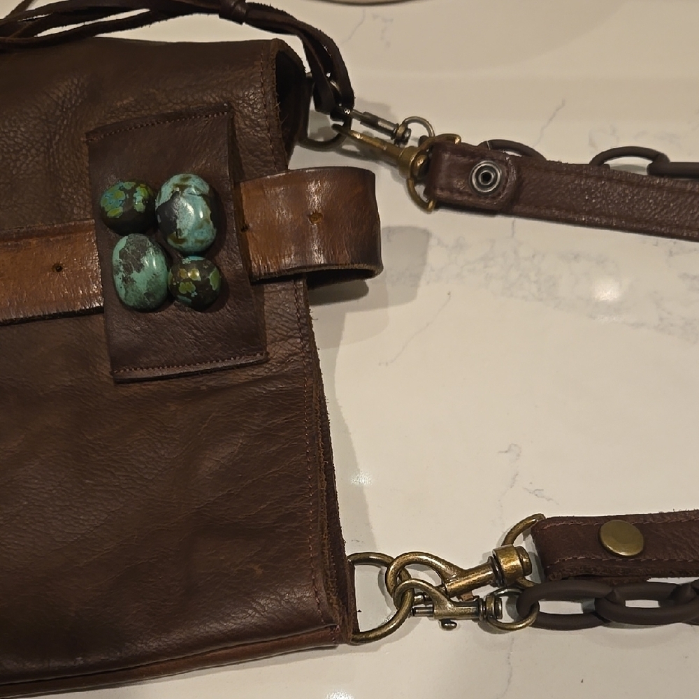 Two Bar West Brown Leather Crossbody Bag with Flap Closure - Picture 7 of 8